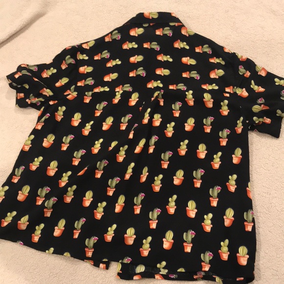 Button down t-shirt - Picture 2 of 2